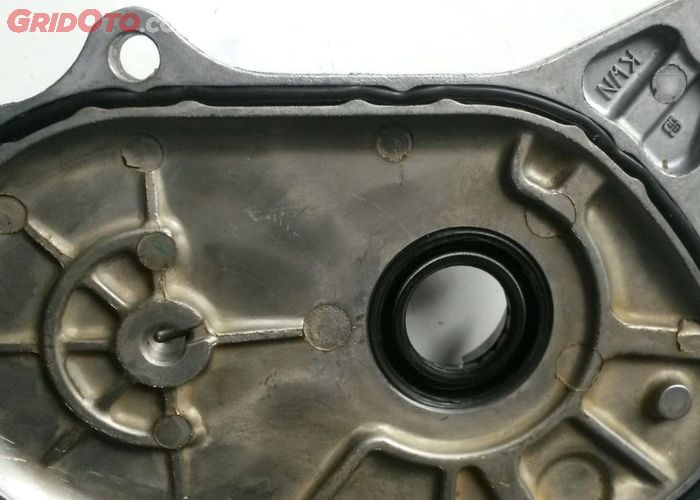Dua Cara Menyembuhkan Oli Rembes Di Mesin Motor Mau Murah Atau Awet Gridoto Com