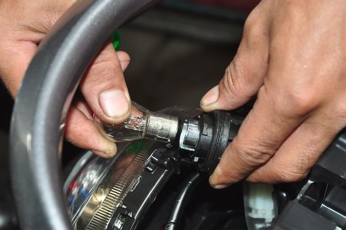 Ganti Bohlam Rem All New Honda Scoopy (gbr.5)