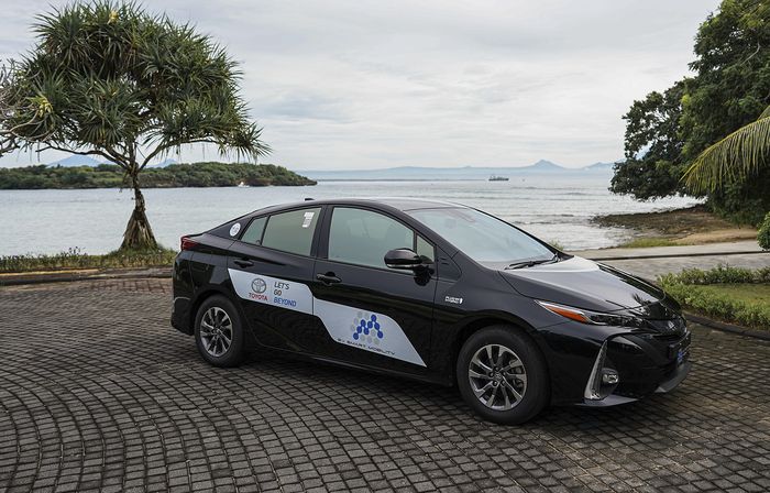 Prius PHEV, salah satu line-up Toyota di project EV Smart Mobility