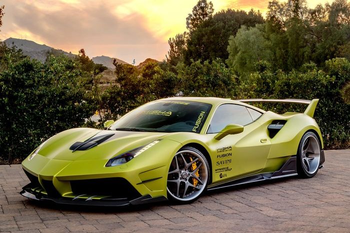 Ferrari 488 tampil gambot pakai body kit lebar