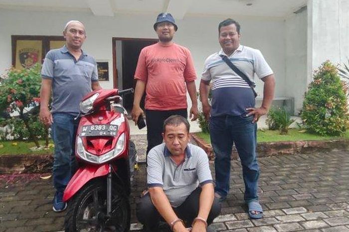 Yamaha Mio jadi barang bukti aksi kejahatan Pak Benny saat antar anak ke sekolah