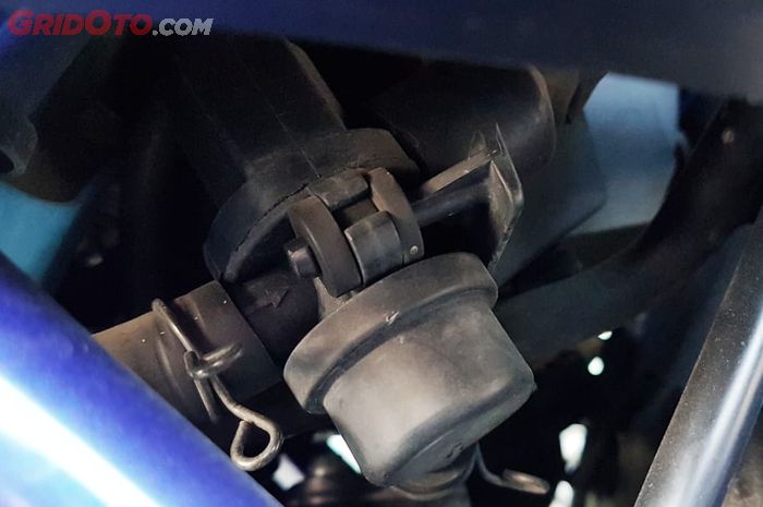 Secondary Air System (SAS) di Yamaha MT-25 namanya Air Induction System (AIS)