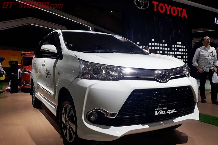 Toyota Avanza Veloz di sebuah pameran otomotif