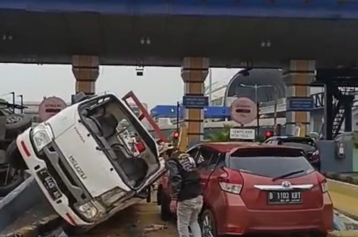 Penyebab tabrakan beruntun di Gerbang Tol Halim Utama, sopir truk bernopol BG 8420 VB ugal-ugalan tidak punya SIM dan usianya baru 18 tahun