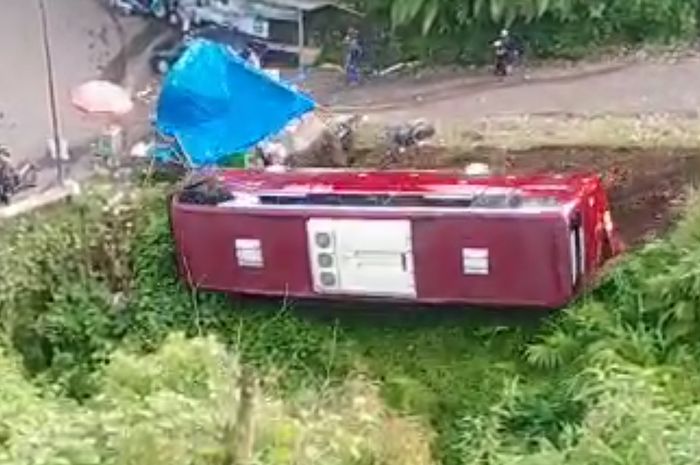 Kecelakaan bus di Guci, Tegal nyelonong masuk jurang