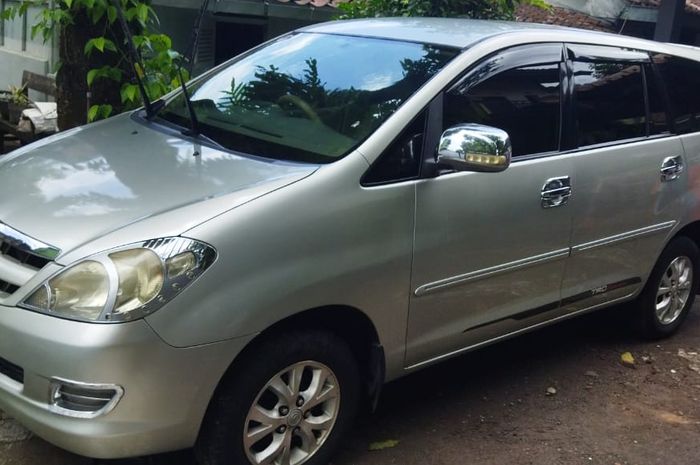Kisaran harga Toyota Kijang Innova Bensin tahun 2006 seken.