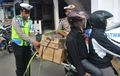 Jangan Gunakan Kayu di Belakang Motor untuk Tampung Barang! Ini Kata Polisi