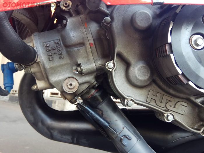 Di bagian crank case, ada tulisan HRC. Benar-benar lahiran Jepang