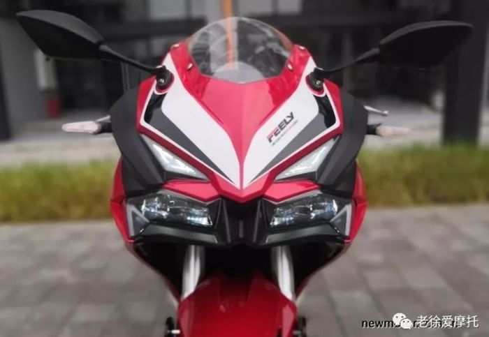 Area fascia cukup mirip dengan CBR250RR