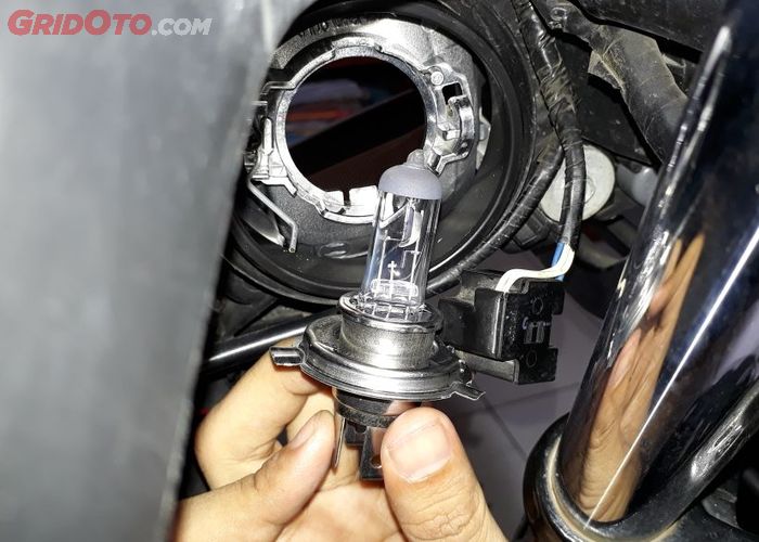 Lampu Motor Sering Mati Atau Akinya Tekor Terus Ini Nih Penyebabnya Gridoto Com