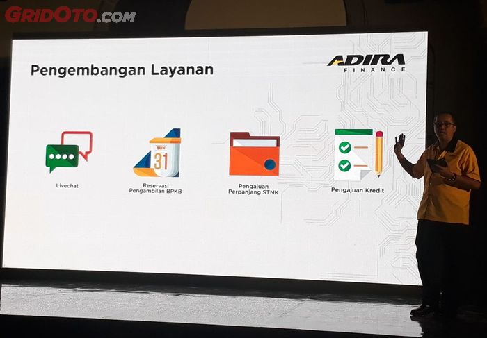 Dodi Soewandi, Head of IT Adira tengah menjelaskan mengenai fitur tambahan yang akan dilengkapi Adira untuk Adira Akses dalam waktu dekat