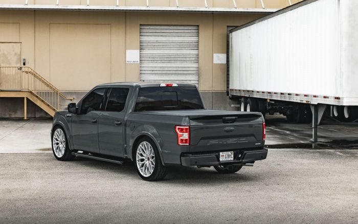 Modifikasi Ford F-150 tampil ceper dengan pelek baru