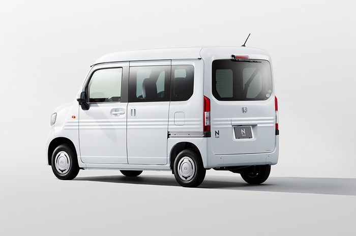 Honda N-VAN mesin bensin.