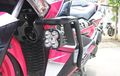 Street Manners: Amankah Modifikasi Lampu Ekstra di Crashbar Motor Touring