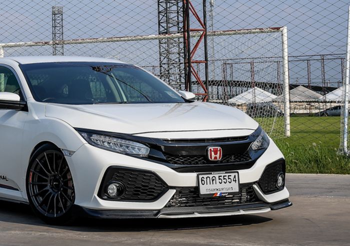 Modifikasi Honda Civic Turbo diconvert dengan wajah varian Type R