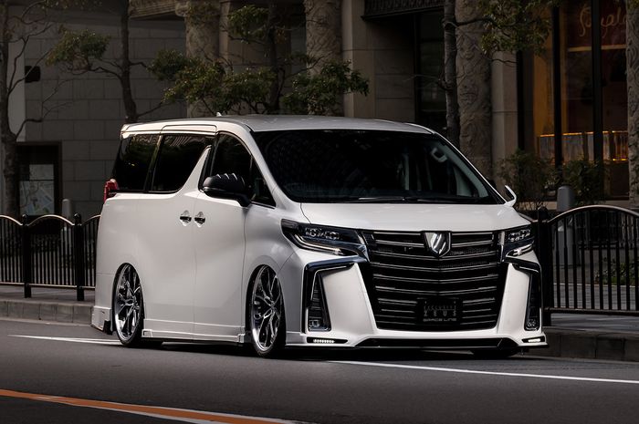 Tampilan depan Toyota Alphard garapan Mz Speed