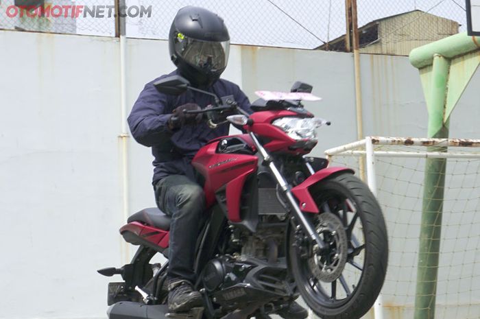 Ilustrasi. Yamaha V-Ixion R