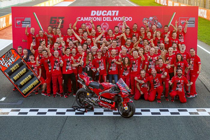 Casey Stoner mengucapkan selamat kepada Francesco Bagnaia yang berhasil meraih gelar juara dunia MotoGP 2022 bersama Ducati