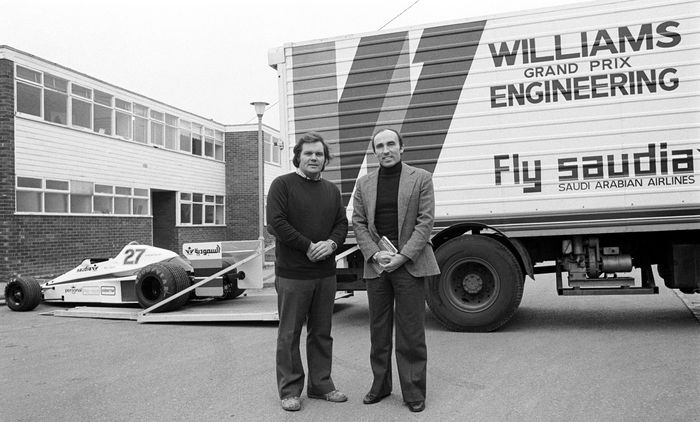 Frank Williams (kanan) dan Patrick Head mendirikan tim Williams pada 1977