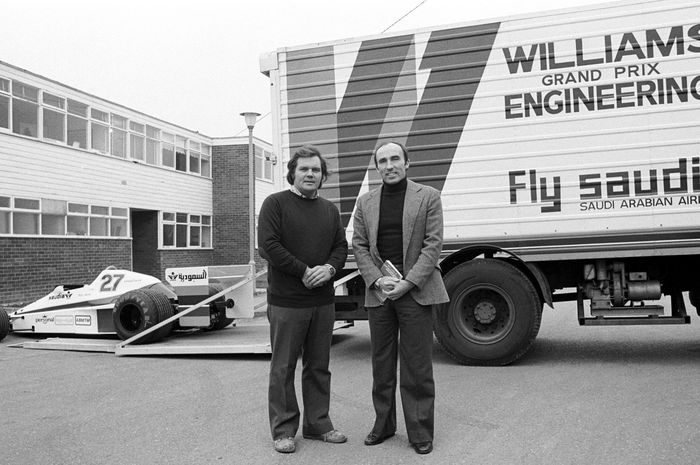 Frank Williams (kanan) dan Patrick Head mendirikan tim Williams pada 1977
