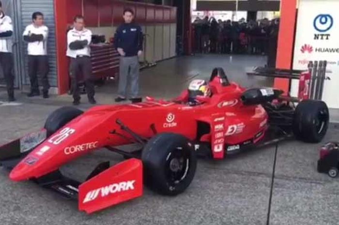 Dani Pedrosa menjajal mobil Formula 3 Jepang di acara Honda Racing Thanks Day 2017 di sirkuit Motegi 