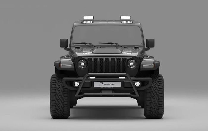 Tampilan depan Jeep Gladiator dipasang bumper bull bar