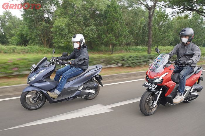 Honda ADV160 dan PCX160 adalah contoh big skutik yang beredar di Indonesia
