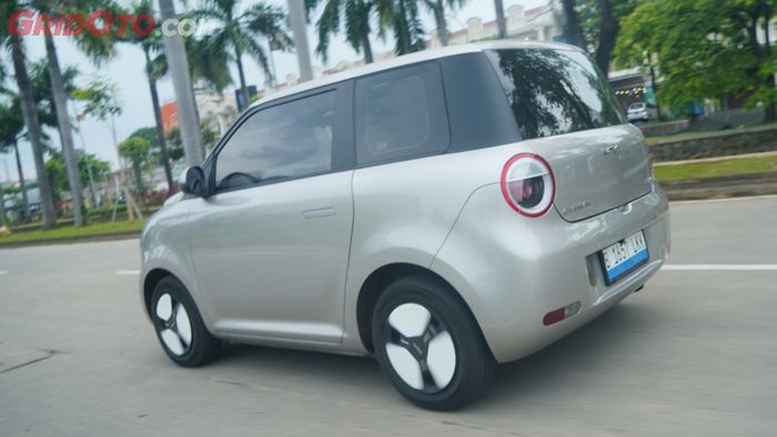 Changan Lumin bisa menempuh 270an km sekali cas penuh.