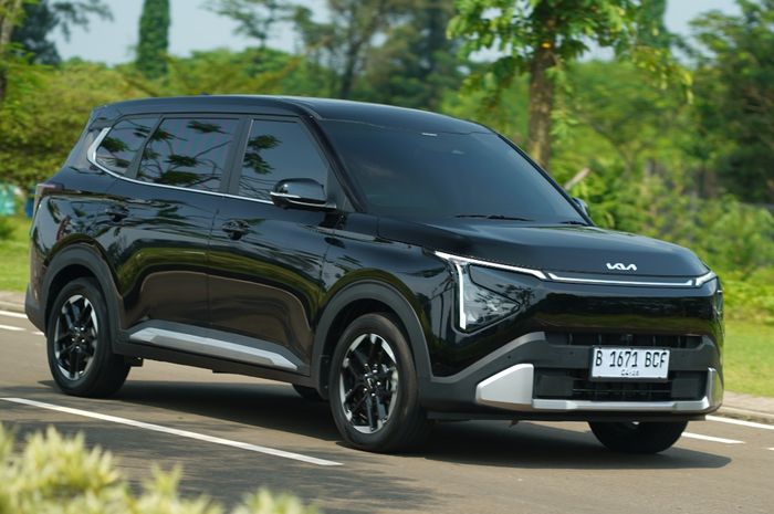 Apakah Mesin 1.500 CC Kia Carens Cukup Untuk Membawa Bodi Bongsornya?
