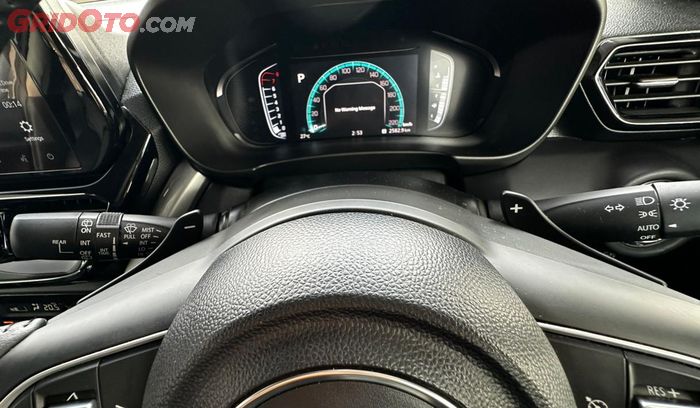 Paddle Shift di balik stir Suzuki Grand Vitara Hybrid buat Sobat GridOto yang ingin merasakan sensasi perpindahan gigi