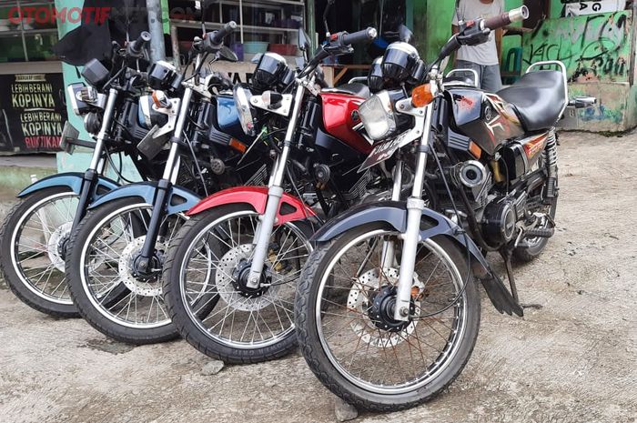Deretan Yamaha RX-King bekas yang dijual Didi Sarsidi di Depok, Jawa Barat.
