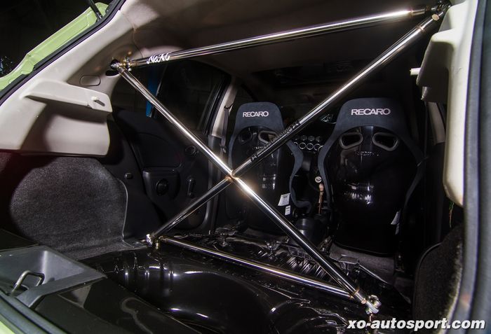 X-bar ikut mengiasi kabin modifikasi Nissan March bergaya racing