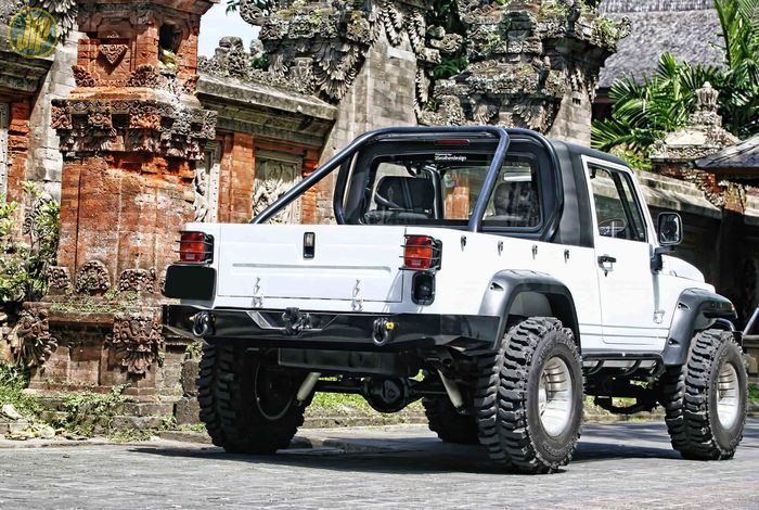 Suzuki Jimny Gabungan Dengan Jeep Cherokee, Hasilnya Begini! - GridOto.com