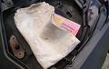Ditaruh Di Bawah Jok Motor,  Uang Sekantong Plastik Hilang