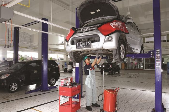 Ilustrasi servis di bengkel resmi Daihatsu