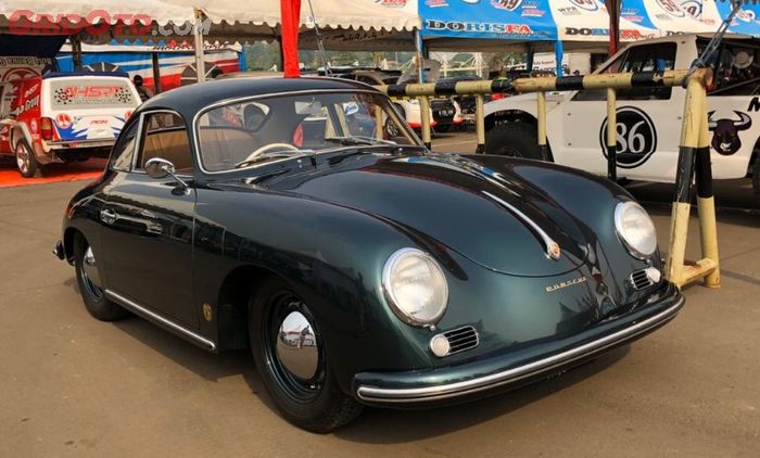 Porsche lansiran 1956 yang dibawa Rifat Sungkar