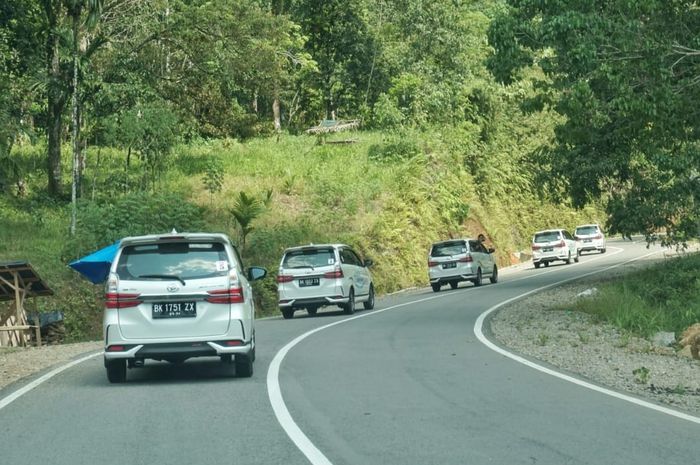 Perjalanan di alternatif Sibolga-Tarutung banyak dihiasi tanjakan curam