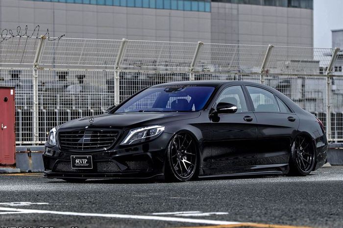 Modifikasi Mercedes-Benz S-Class hasil garapan Aimgain, Jepang