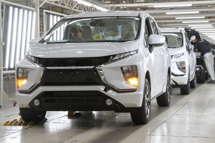 Ilustrasi pabrik perakitan mobil