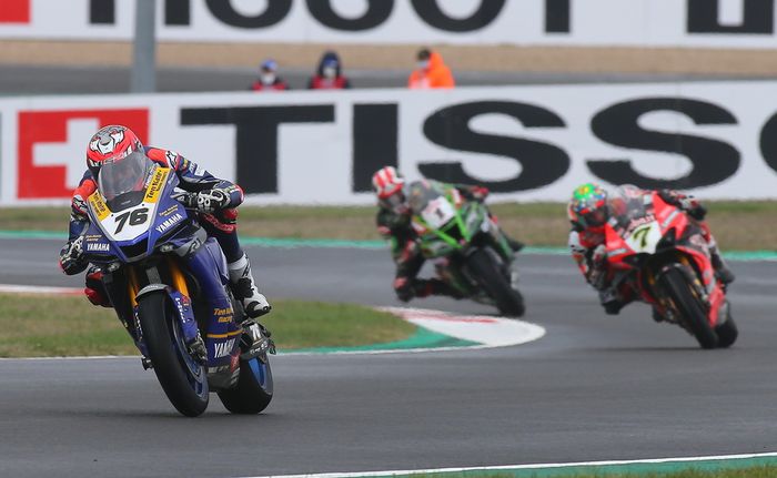 Jonathan Rea finish di belakang Loris Baz dan Chaz Davies pada race 2 WorldSBK Prancis 2020