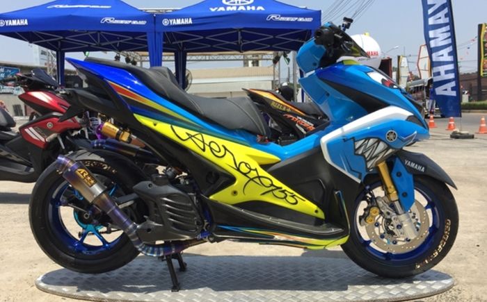 Yamaha Aerox 155 modif racing look ber-livery &ldquo;Shark&rdquo; milik Valentino Rossi