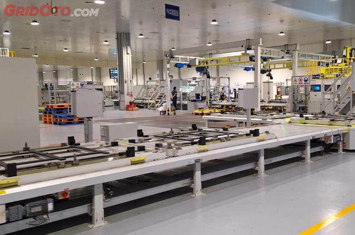 Proses pembuatan baterai Changan sudah menggunakan robot dan sistem 5G