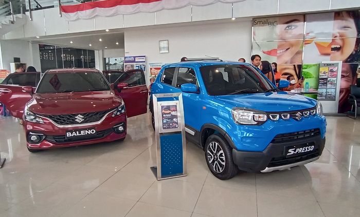 Penampilan New Baleno dan S-Presso di Showroom Jagorawi Motor