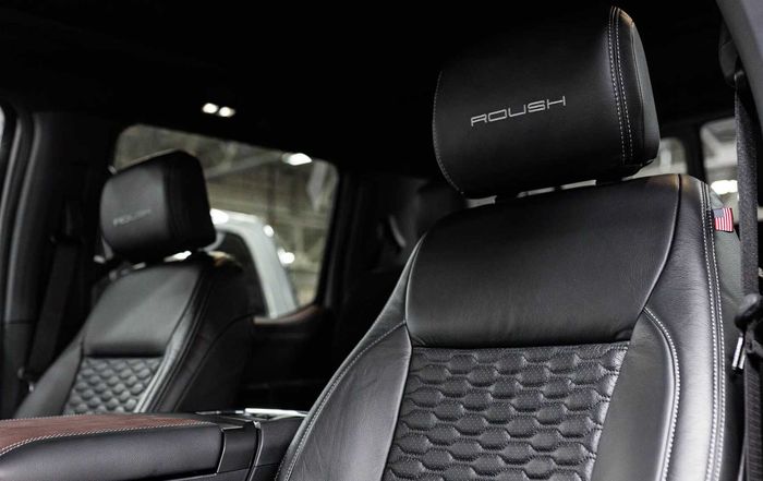 Tampilan kabin modifikasi Ford F-150 Roush Performance  