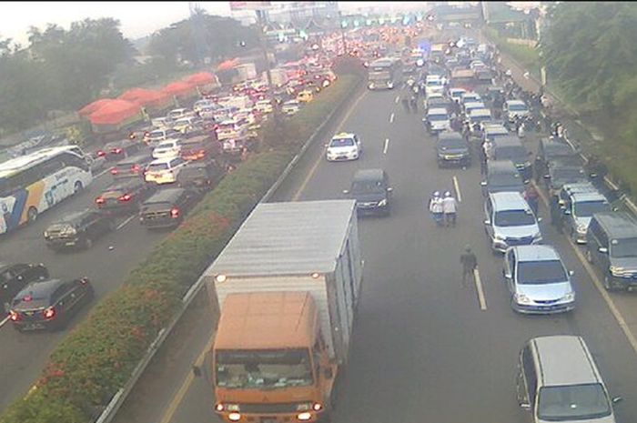 Pantauan kondisi lalu lintas di Tol Cengkareng hingga Rawa Bokor yang padat.