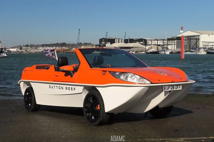 Modifikasi Ford Fiesta Mk7 amfibi dirombak menjadi sebuah perahu