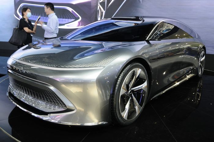 Pabrikan asal Beijing, China bernama BAIC perkenalkan Radiance, mobil listrik konsep yang bakal saingin Tesla.