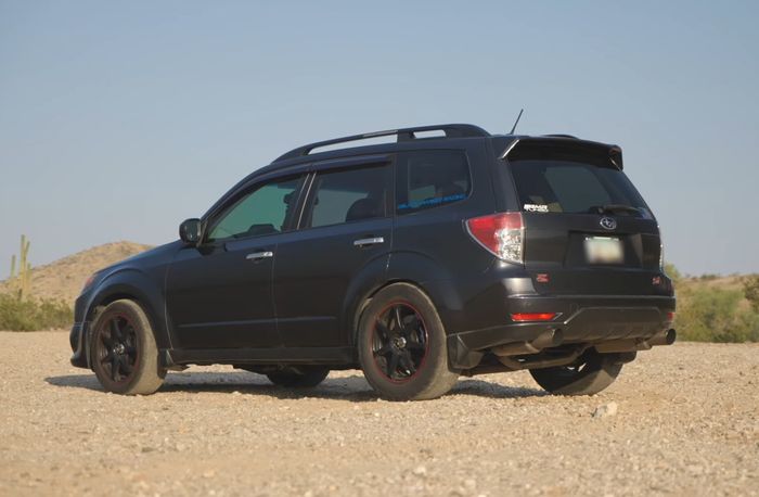 Modifikasi Subaru Forester pasang pelek model muti palang warna hitam