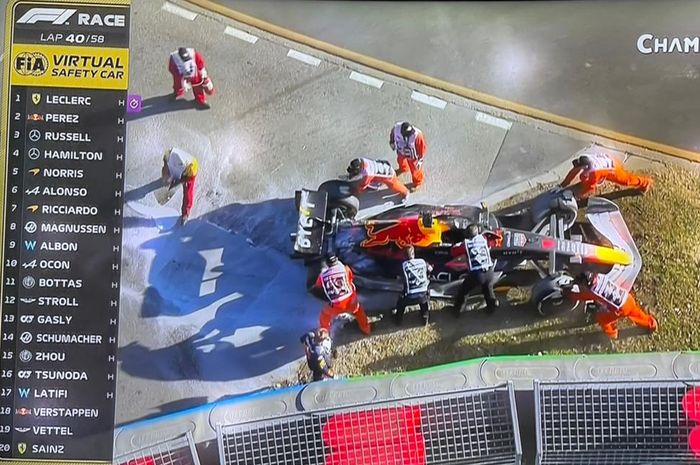 Max Verstappen dibuat frustrasi setelah gagal menyelesaikan balap F1 Australia 2022 karena mobil Red Bull miliknya bermasalah