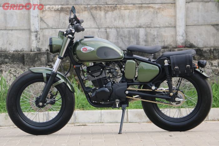 Kawasaki W175 dirombak ala britih bike, mirip Royal Enfield.